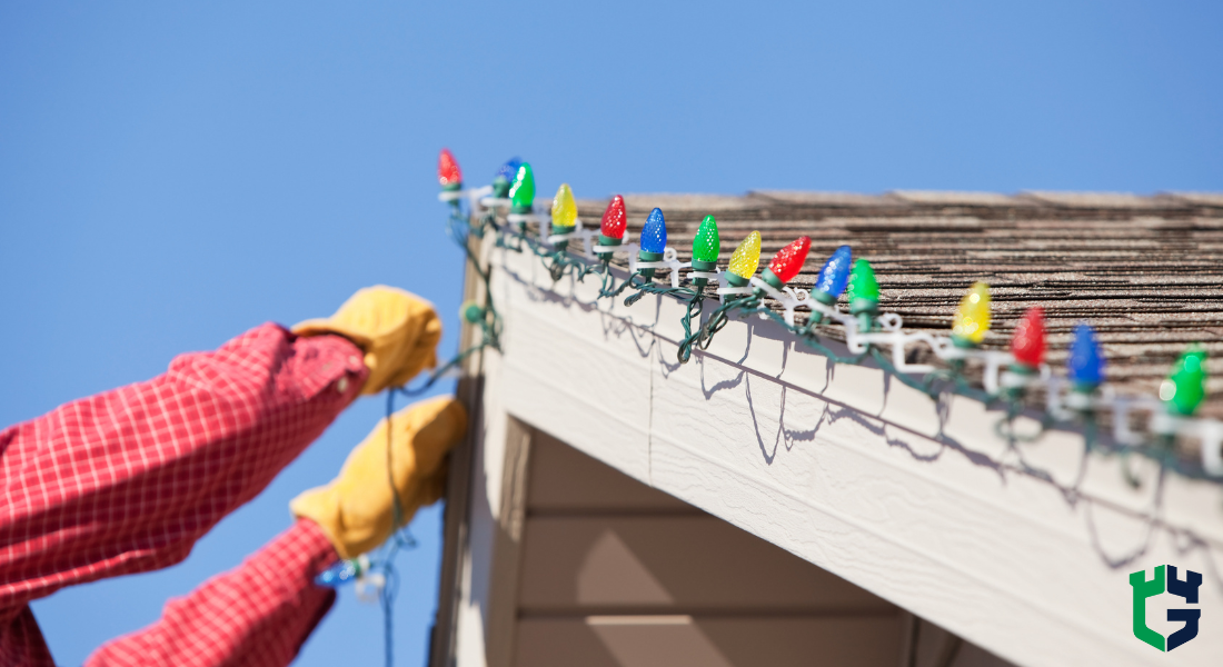 hanging christmas lights on roof 